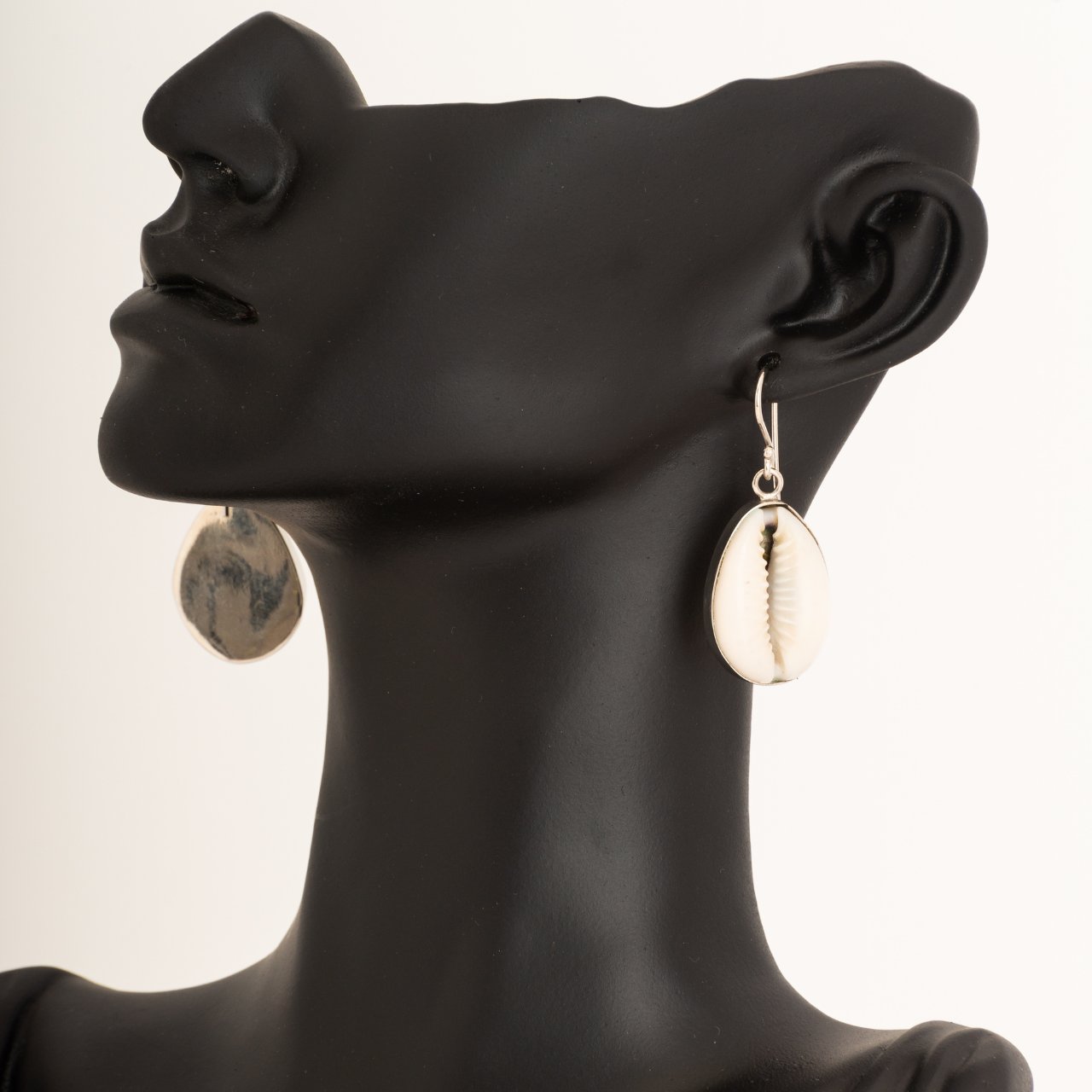 xr:d:DAFuivZHtms:35,j:2206045126284380369,t:23102610 Cowrie Shell Earring, 925 Sterling Silver Earring, Handmade in Kenya - Image 1