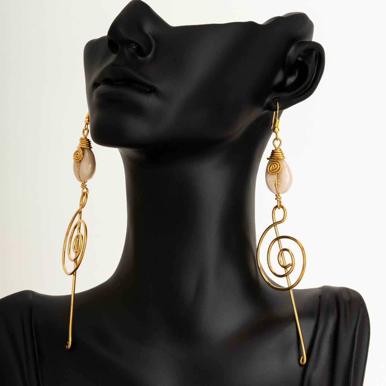 xr:d:DAFuivZHtms:41,j:2149750130936841467,t:23102610 Earrings with Music Symbol & Shell Handmade in Kenya - Image 1