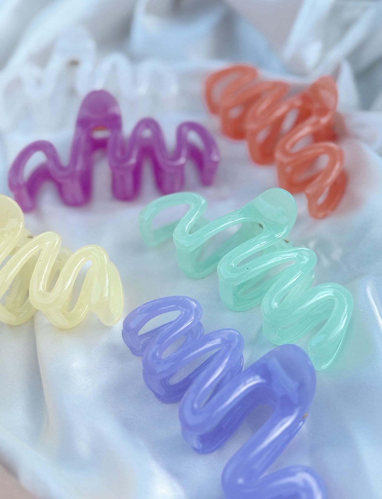 Screenshot Assorted Hair Clips - Image 1